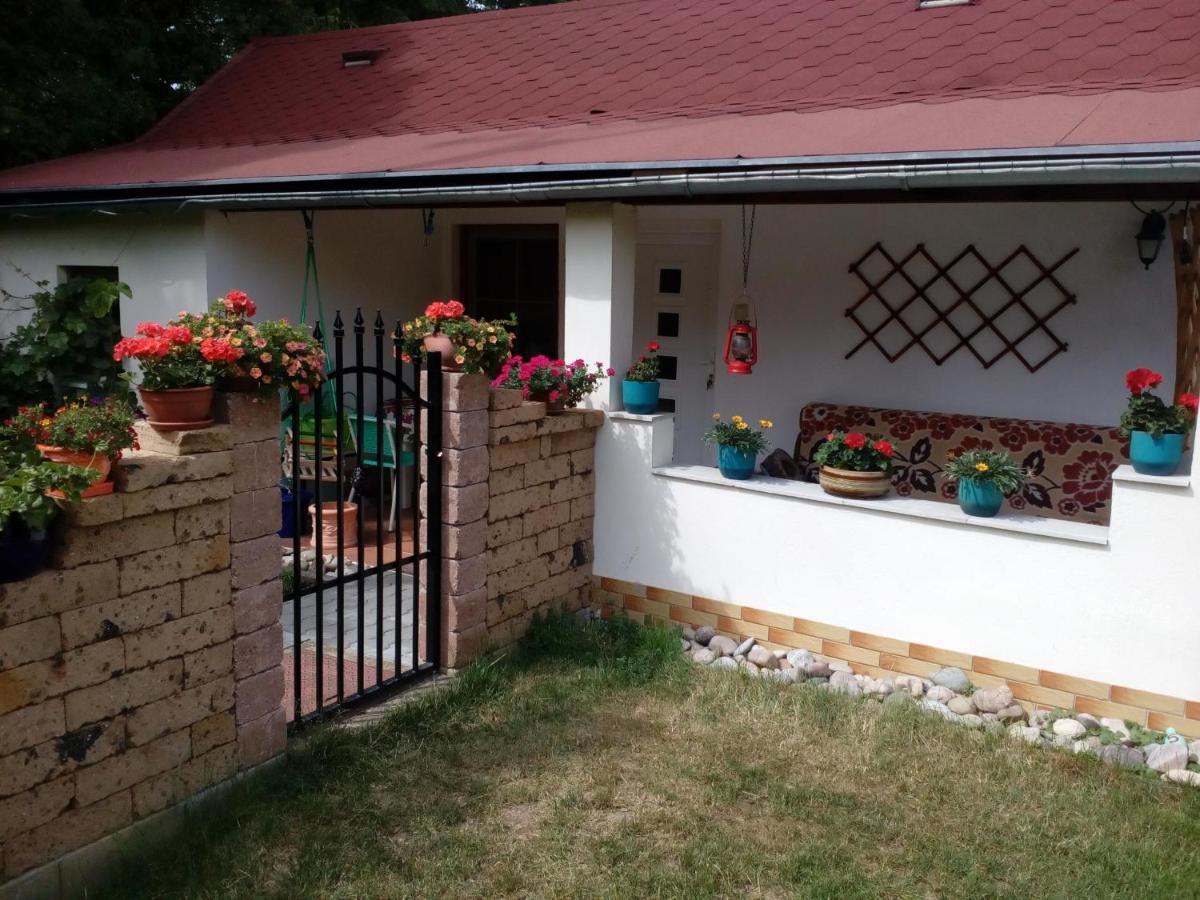 Bed and Breakfast Platanus Beckov Экстерьер фото