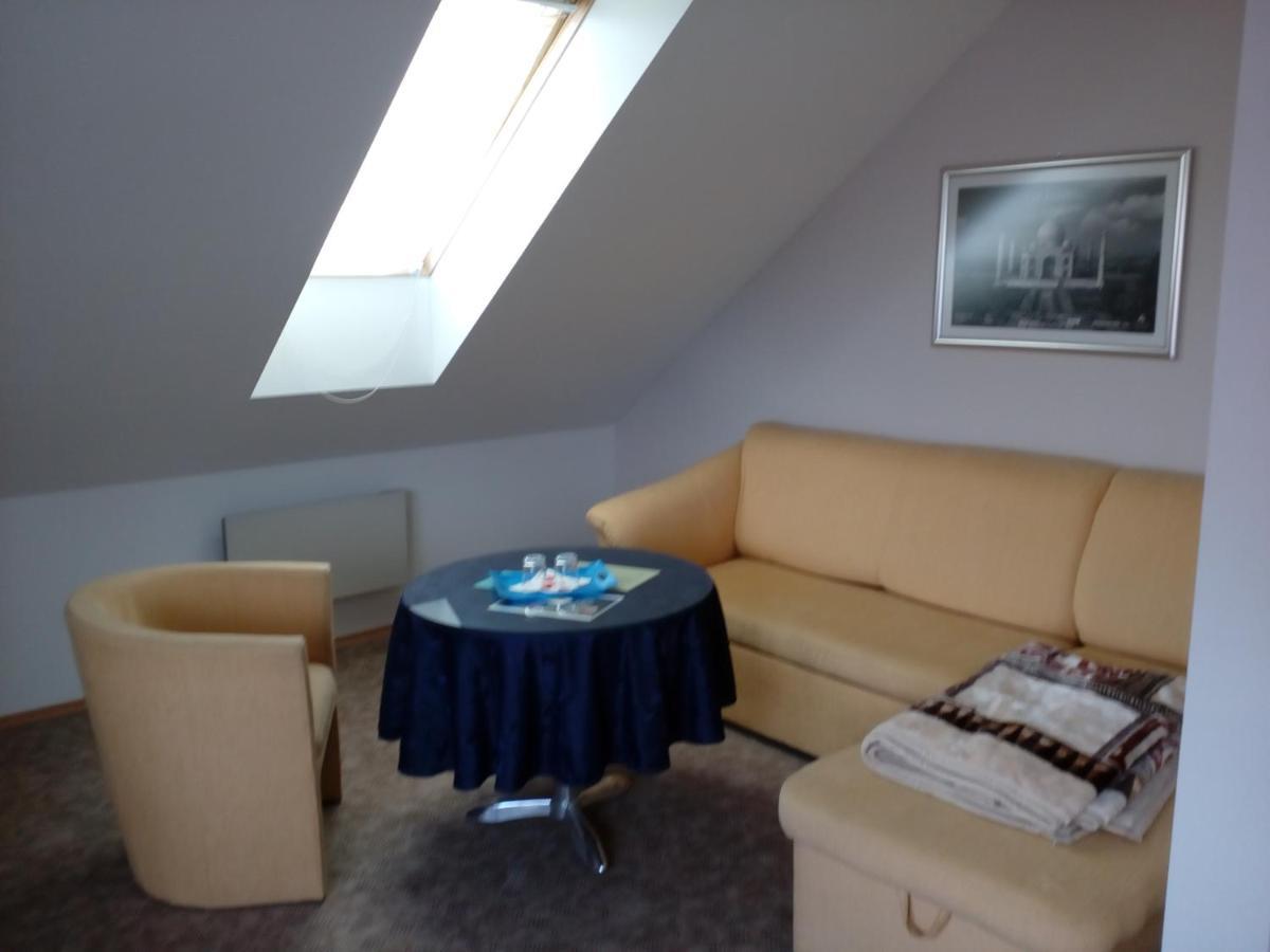 Bed and Breakfast Platanus Beckov Экстерьер фото